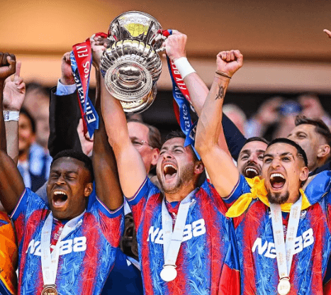 Crystal Palace poprvé v historii týmu vyhrál titul v nejvyšším turnaji