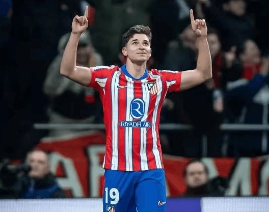 Liverpool nabízí Alvarezovi 150 milionů eur, jakou volbu udělá?