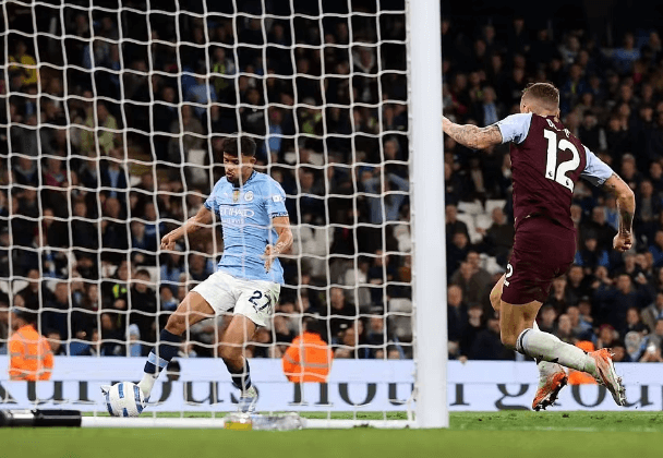 Manchester City porazil Villu 2:1 a vyhrál klíčovou bitvu o první pětku